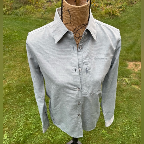 Mountain Hardwear Light Gray Button-Down Shirt - Picture 1 of 15